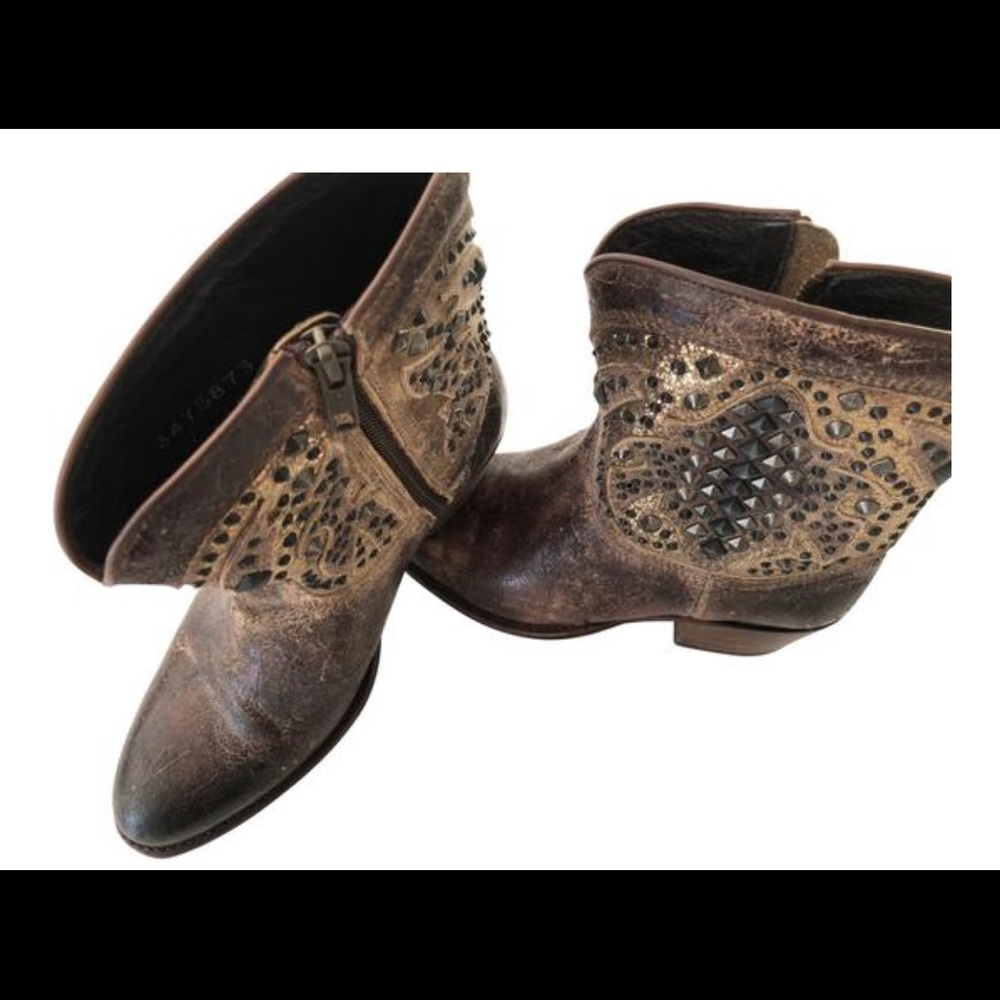 COPY - Distressed Frye Deborah short cowgirl boots. - Picture 2 of 3